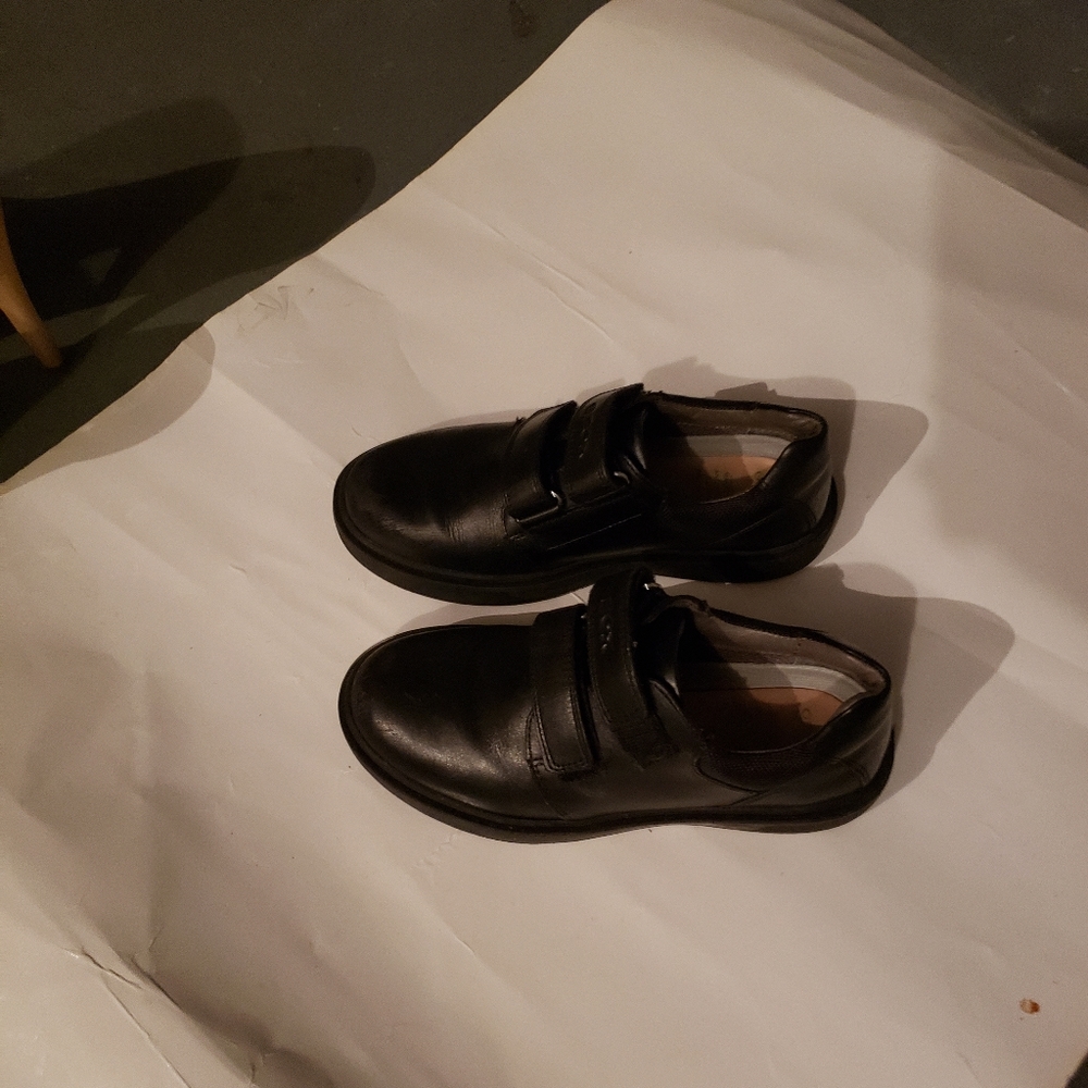 Shoes - Picture 4 of 8